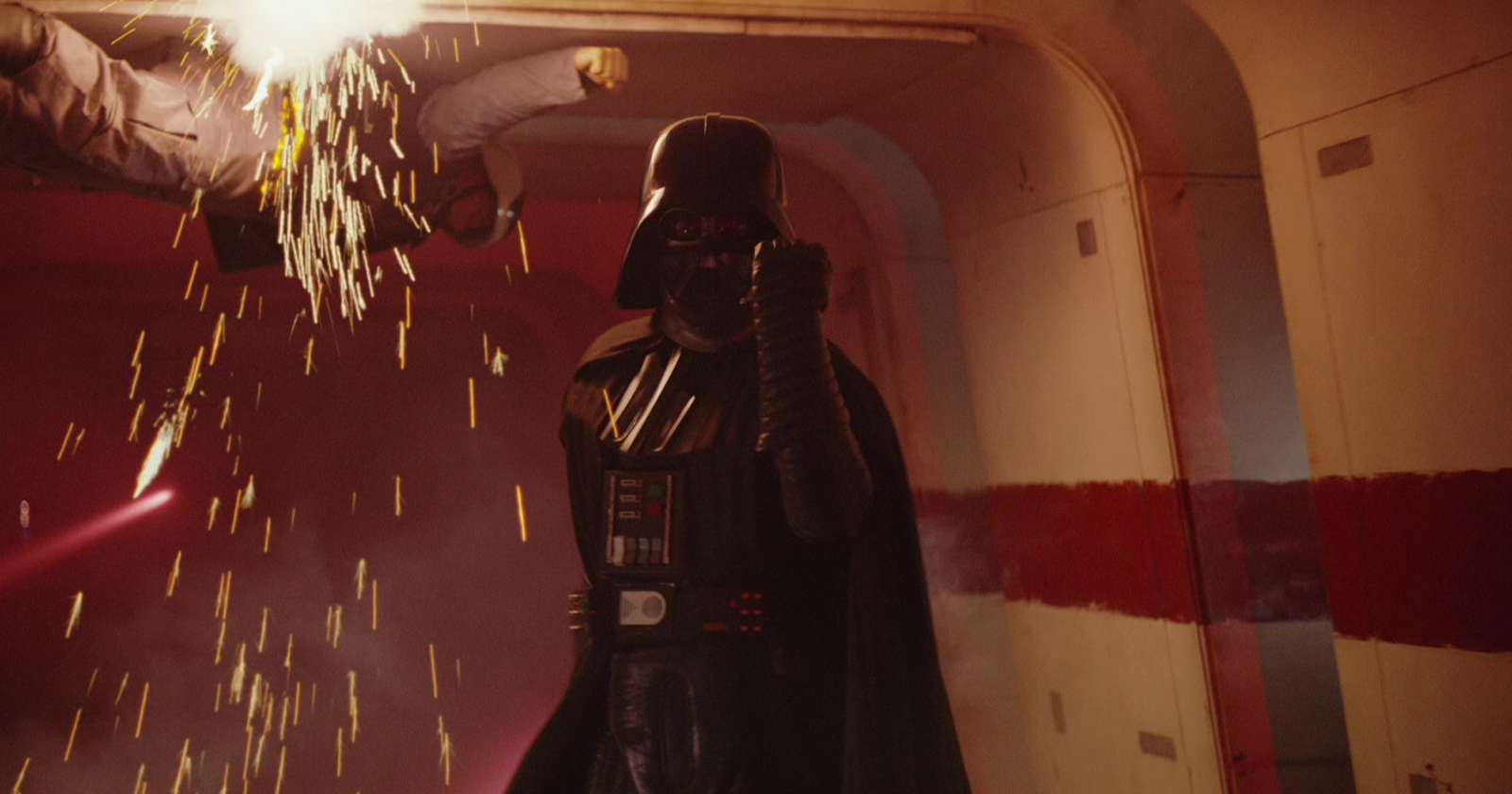 Darth Vaderova scéna v závěru Rogue One měla původně vypadat úplně jinak - ...