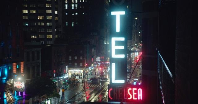Dokument Dreaming Walls: Hotel Chelsea (2022) o hotelu Chelsea, ikony 60. let, jež se stal útočištěm umělců a intelektuálů